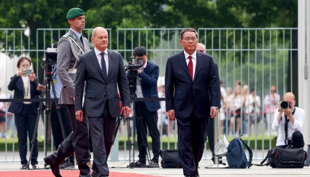 Шольц зустрівся з прем’єром Китаю і закликав Пекін вплинути на Москву