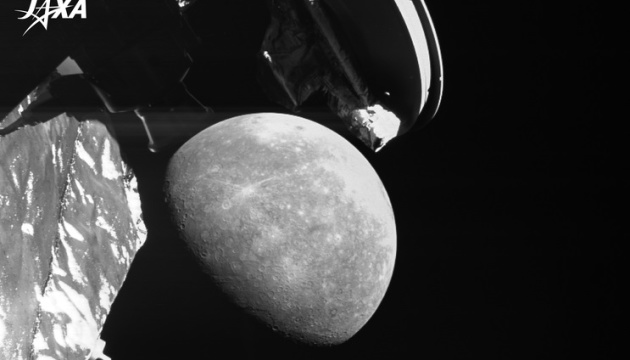 Зонд BepiColombo зробив нові світлини Меркурія