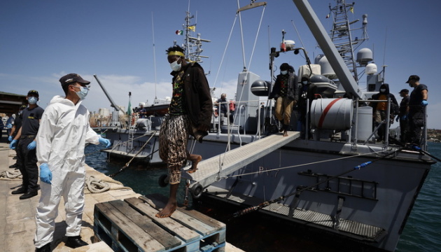 Поблизу італійського узбережжя затонув човен із мігрантами