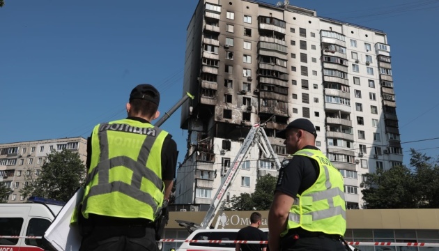 Рятувальники ліквідували пожежу, що виникла внаслідок вибуху багатоповерхівки у Києві