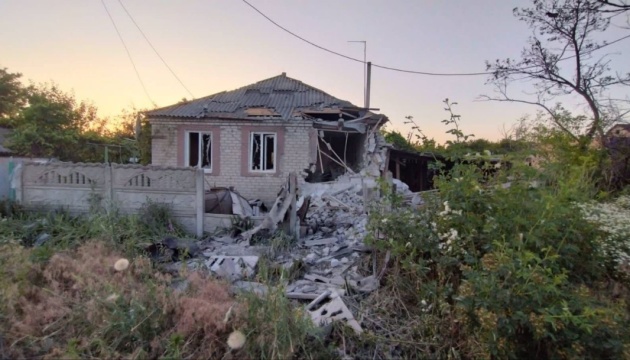 Донеччина: зранку ворог обстріляв Рай-Олександрівку, пошкоджені будинки і ЛЕП