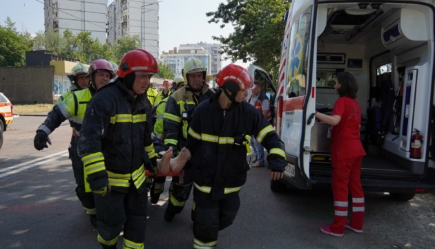 У Києві із пошкодженого внаслідок вибуху будинку врятували 20 людей
