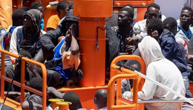 Поблизу Канарських островів врятували понад 200 мігрантів
