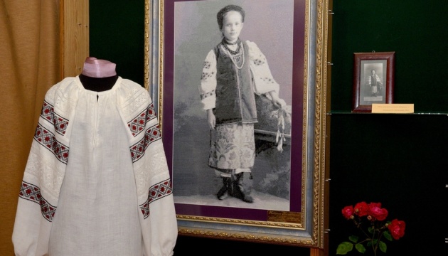 У Львові презентували реконструкцію вишиваної сорочки доньки Грушевського
