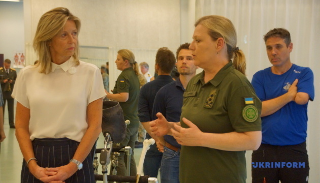 Лапутіна та міністерка оборони Оллонгрен відвідали бійців, які проходять реабілітацію у Нідерландах