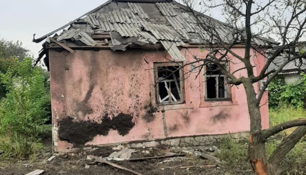 Армія РФ обстріляла село на Донеччині, є загиблий та поранена