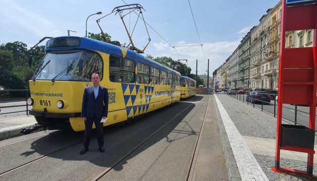 У Празі почав курсувати жовто-блакитний трамвай