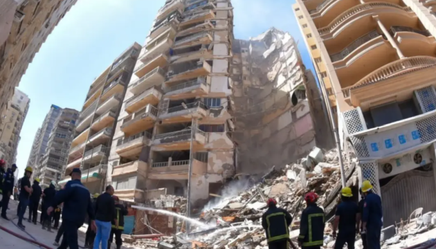 У Єгипті впала 13-поверхова будівля - під завалами люди