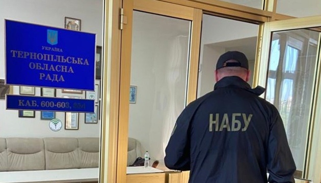 Затриманим на хабарі голові Тернопільської облради та заступникам очільника ОВА оголосили підозру