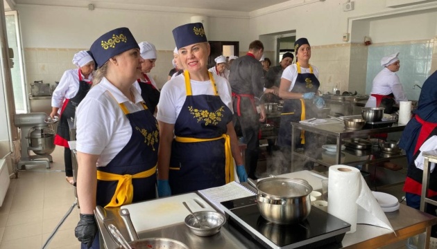 В Одесі відкрили кулінарний хаб – готуватимуть шкільні страви від Клопотенка