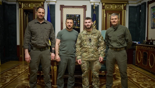 Президент зустрівся з головним майстер-сержантом бригади «Маґура» Валерієм Маркусом