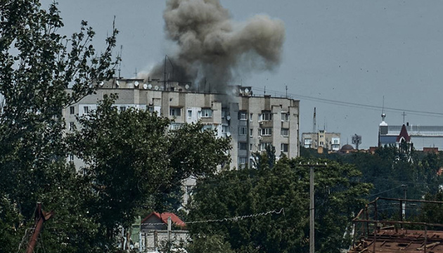 Russian troops shell residential areas of Kherson, two wounded