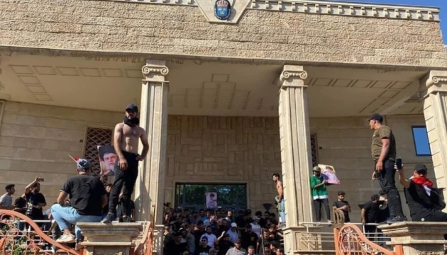 У Багдаді учасники протесту проти спалення Корану штурмували посольство Швеції