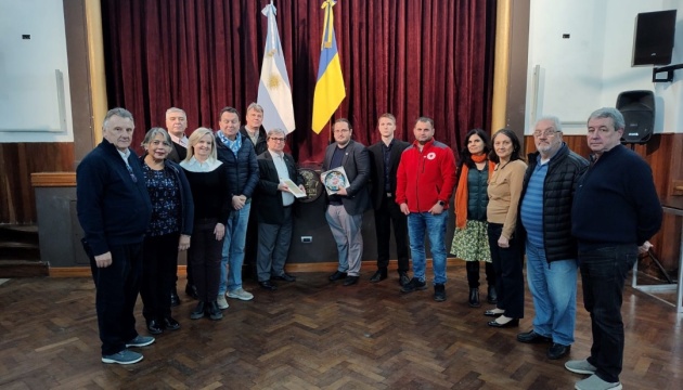 До «Просвіти» в Аргентині завітала делегація Червоного Хреста України