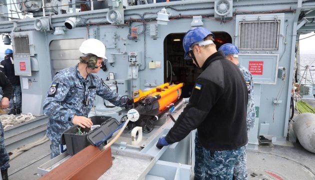 У Британії українські моряки навчалися керувати підводними дронами