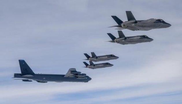 Південна Корея і США провели спільні повітряні навчання
