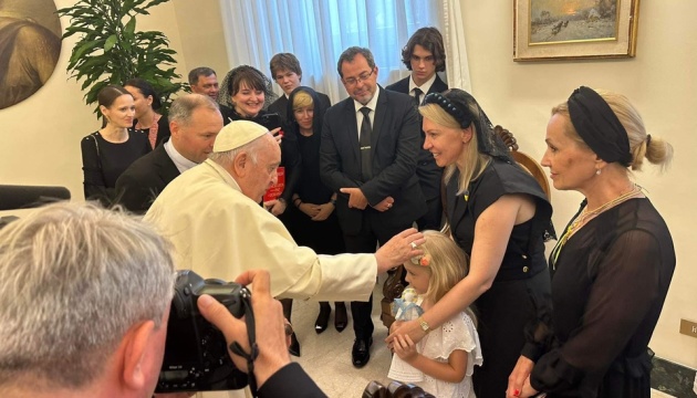 Дружини українських дипломатів зустрілися з Вселенським Патріархом і Папою Римським