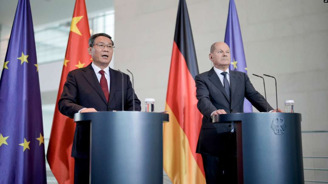 Канцлер Німеччини Олаф Шольц і прем'єр-міністр Китаю Лі Цянь, Берлін, 20 червня 2023. AP Photo/Markus Schreiber