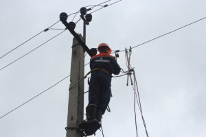 Power engineers restore electricity supply to de-energized consumers in Kyiv and region
