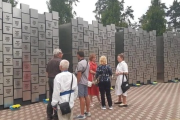 ウクライナ・ブチャに殺害された住民の追悼碑設置