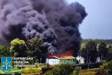 Russen nehmen Bahnstation in Region Charkiw unter Beschuss, Bahnhofsgebäude zerstört