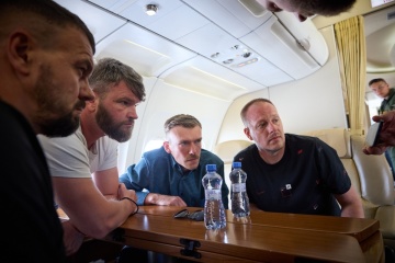 Ukraine returns home five defenders of Azovstal following talks with Türkiye