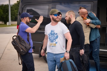 Zelensky regresa de Turquía a Ucrania junto con los defensores de Azovstal