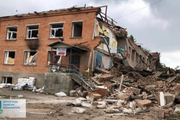 Bombenangriff auf Orichiw: Drei Menschen können sich unter den Trümmern befinden