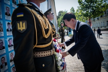 President of South Korea honors memory of fallen Ukrainian soldiers in Kyiv