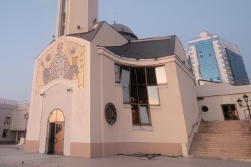 El ataque nocturno daña iglesia y hotel en la estación marítima de Odesa