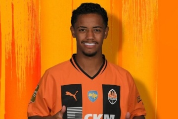 Shakhtar signs contract with Brazilian midfielder Newerton