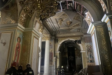 La coordinatrice de l’ONU en Ukraine a inspecté la cathédrale de la Transfiguration détruite lors d’une frappe russe sur Odessa