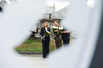 Zelenska visits Memorial to victims of Russian shelling in Vinnytsia