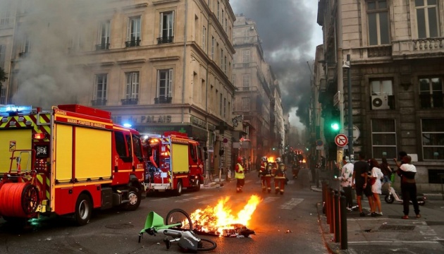 У Франції в четверту ніч протестів затримали майже тисячу людей