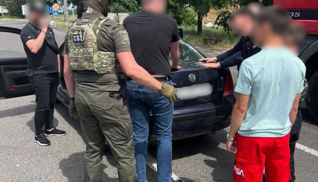 Two customs officers detained in Cherkasy with bribe