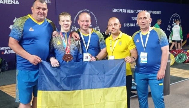 Українські важкоатлети мають вже вісім медалей на юнацькому Євро