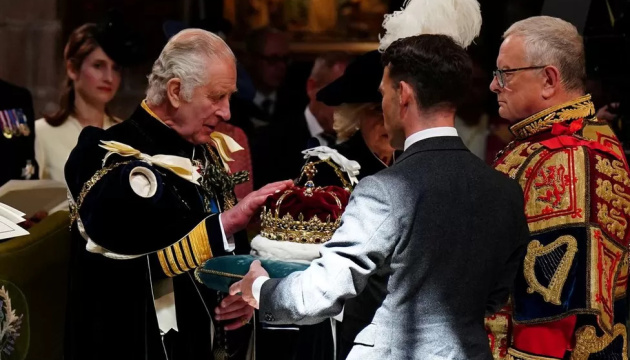 У Шотландії вручають королівські коштовності Чарльзу ІІІ