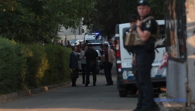 Attentat-suicide dans un tribunal de Kyiv: Délinquant est mort, deux policiers blessés 