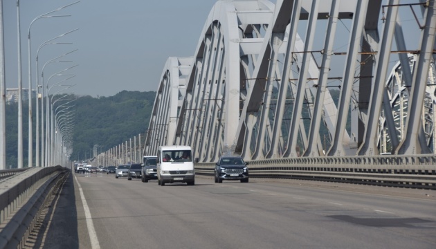 Darnyzja-Brücke in Kyjiw endlich fertiggestellt