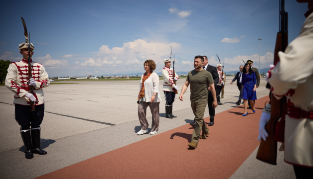 Le président Zelensky arrive en Bulgarie