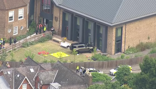 У Лондоні автомобіль врізався у будівлю школи, постраждали семеро дітей і двоє дорослих
