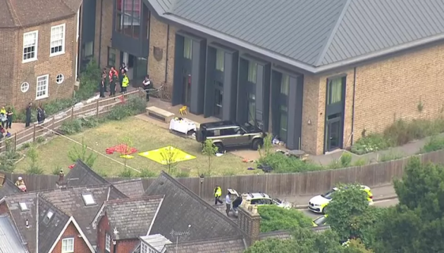 У Лондоні дитина загинула внаслідок того, що автомобіль врізався у будівлю школи