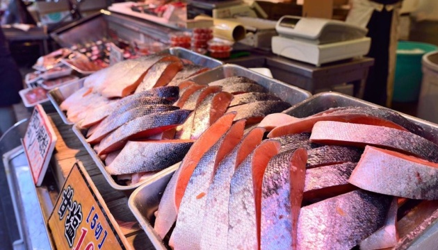 Китай призупиняє імпорт усіх японських морепродуктів