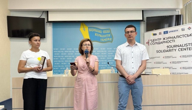 Дружина політв'язня Єсипенка отримала диплом Нацпремії за захист свободи слова - НСЖУ