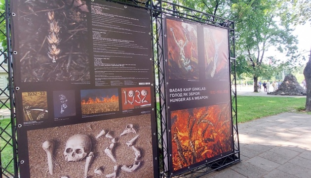 У Вільнюсі просто неба відкрили виставку про Голодомор і російську війну в Україні