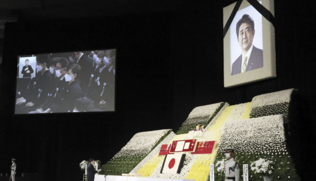 В Японії відзначають роковини вбивства багаторічного прем’єра Сіндзо Абе