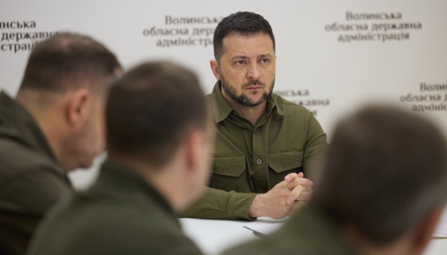 Zelensky holds meeting in Lutsk to discuss situation on border with Belarus 