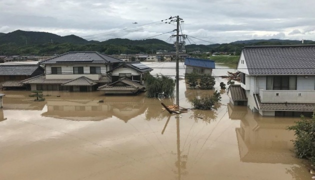 Потужні зливи в Японії: впродовж доби синоптики прогнозують до 200 міліметрів опадів