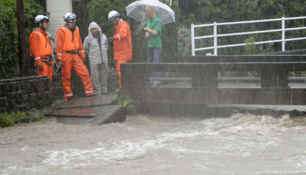 Найбільша за 140 років злива в Гонконгу: затоплені вулиці та станції метро