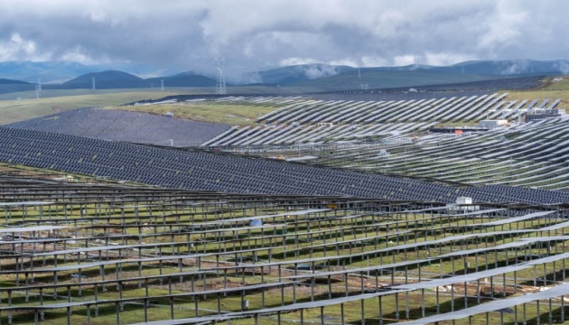 У Китаї запрацювала найбільша в країні сонячна електростанція